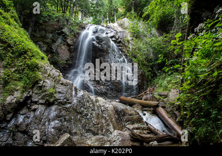 Cascades le long sentier du ruisseau Stag dans hiteface sur Mountain à Wilmington NY Banque D'Images