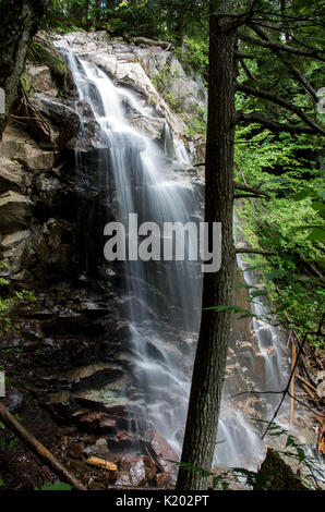 Cascades le long sentier du ruisseau Stag dans hiteface sur Mountain à Wilmington NY Banque D'Images