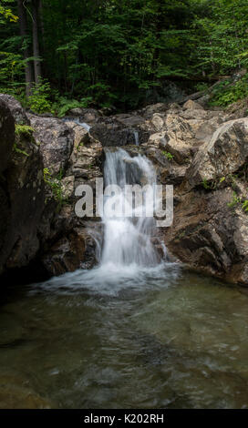 Cascades le long sentier du ruisseau Stag dans hiteface sur Mountain à Wilmington NY Banque D'Images