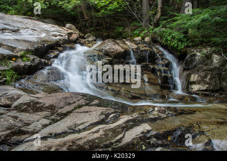 Cascades le long sentier du ruisseau Stag dans hiteface sur Mountain à Wilmington NY Banque D'Images