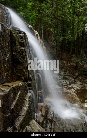 Cascades le long sentier du ruisseau Stag dans hiteface sur Mountain à Wilmington NY Banque D'Images