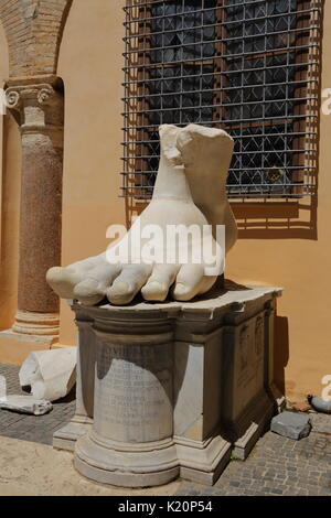 Pied de l'empereur romain Constantin, Rome, Italie Banque D'Images