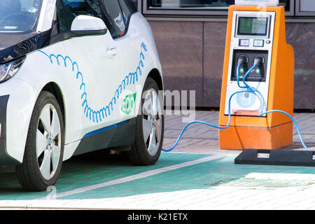 VILNIUS, LITUANIE - 30 juillet : station de charge mobile dans le centre-ville de Vilnius le 30 juillet, 2017 Banque D'Images