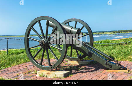 Un canon est à l'affiche à Fort Sumter à Charleston, Caroline du Sud, USA Banque D'Images