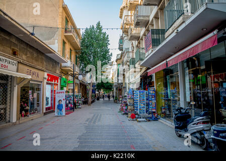 Paroles de walking street, avec des magasins dans le centre-ville de Nicosie, Chypre Banque D'Images
