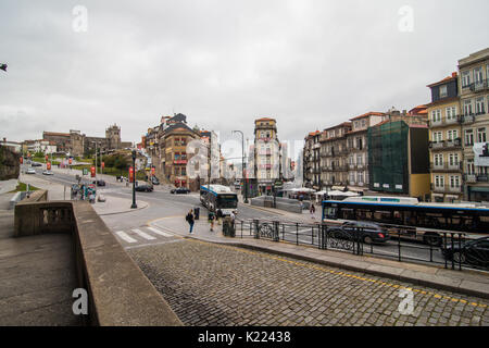 Azulejos anciens vintage photo dans la vieille gare Sao Bento de Porto. Bâtiment de la gare Sao Bento est une attraction touristique populaire Banque D'Images