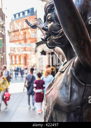 Cilla Black statue, la caverne, Mathew Street, Liverpool, England, UK Banque D'Images