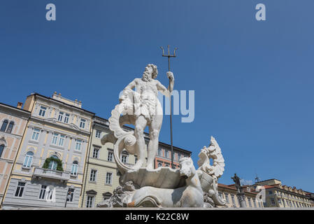 Fontaine de Neptune de la Piazza della Borsa à Trieste, Italie Banque D'Images