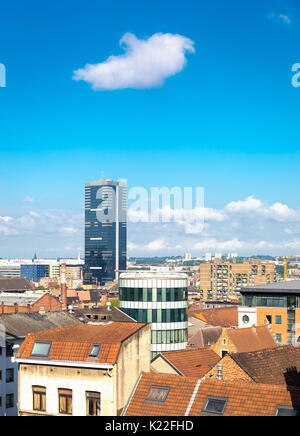 Cityscape view dans matin de Bruxelles avec Tour du Midi, plus grand bâtiment en Belgique Banque D'Images