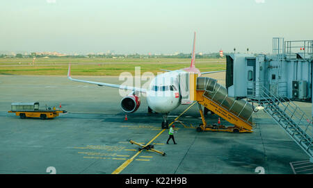 Saigon, Vietnam - Mai 14, 2017. Station d'avion à l'Aéroport International de Tan Son Nhat à Saigon, Vietnam. Tan Son Nhat est l'aéroport le plus achalandé au Viet Banque D'Images