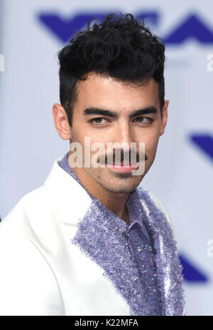 Joe Jonas en arrivant au MTV Video Music Awards 2017, qui ont eu lieu pendant le Forum Los Angeles. Crédit photo doit se lire : Doug Peters/EMPICS Entertainment Banque D'Images