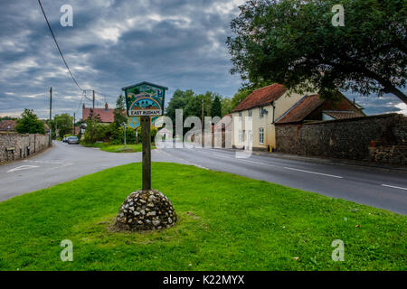 Tenterden panneau du village, Tenterden, près de Fakenham, Norfolk, UK Banque D'Images