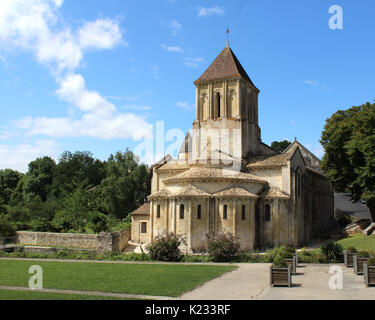 La belle église du 12ème siècle de St hilaire à Melle, France. L'Eglise Saint-Hilaire est également un site du patrimoine mondial de l'Unesco depuis 1998, et une étape de Banque D'Images