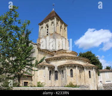 La belle église du 12ème siècle de St hilaire à Melle, France. L'Eglise Saint-Hilaire est également un site du patrimoine mondial de l'Unesco depuis 1998, et une étape de Banque D'Images