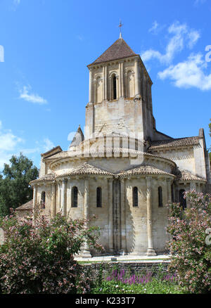 La belle église du 12ème siècle de St hilaire à Melle, France. L'Eglise Saint-Hilaire est également un site du patrimoine mondial de l'Unesco depuis 1998, et une étape de Banque D'Images