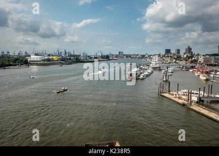 La vue depuis la terrasse du visiteur du nouveau Elbphilharmonie à Hambourg, Allemagne Banque D'Images