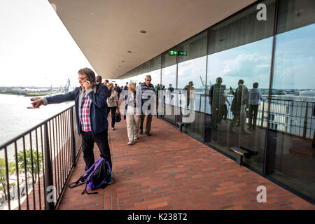 La vue depuis la terrasse du visiteur du nouveau Elbphilharmonie à Hambourg, Allemagne Banque D'Images