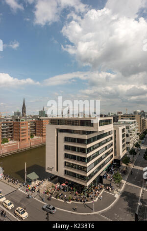 La vue depuis la terrasse du visiteur du nouveau Elbphilharmonie à Hambourg, Allemagne Banque D'Images