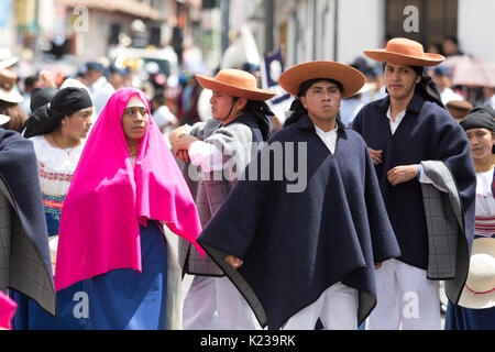 17 juin 2017, l'Équateur Pujili : un groupe d'autochtones à l'Assemblée Corpus Christi parrade habillés en vêtements traditionnels Banque D'Images