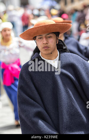 17 juin 2017, l'Équateur Pujili : un portrait d'un indigène à l'Assemblée Corpus Christi parade habillé en costume traditionnel Banque D'Images