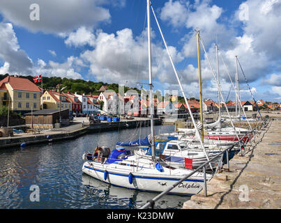 Dueodde, au Danemark. Août 21, 2017. Vue de la ville de Allinge sur l'île danoise de Bornholm, près de la mer Baltique, Danemark, Dueodde 21 août 2017. L'île de Bornholm et le groupe d'îles le plus éloigné du Danemark sont Ertholmene îles de l'Est. Grâce à son emplacement, Bornholm compte un nombre plus élevé d'heures de soleil. - Pas de service de fil - Photo : Patrick Pleul/dpa-Zentralbild/ZB/dpa/Alamy Live News Banque D'Images