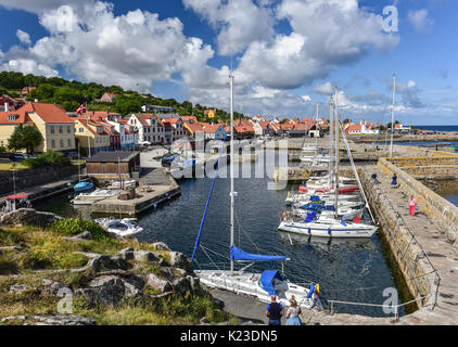 Dueodde, au Danemark. Août 21, 2017. Vue de la ville de Allinge sur l'île danoise de Bornholm, près de la mer Baltique, Danemark, Dueodde 21 août 2017. L'île de Bornholm et le groupe d'îles le plus éloigné du Danemark sont Ertholmene îles de l'Est. Grâce à son emplacement, Bornholm compte un nombre plus élevé d'heures de soleil. - Pas de service de fil - Photo : Patrick Pleul/dpa-Zentralbild/ZB/dpa/Alamy Live News Banque D'Images