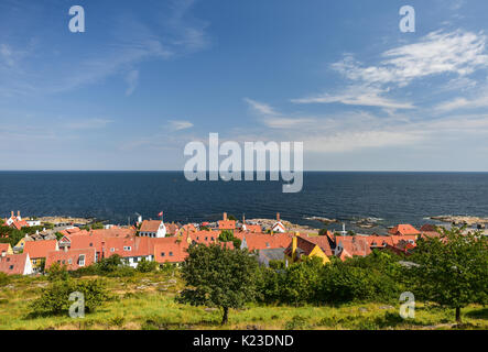 Dueodde, au Danemark. Août 21, 2017. Vue de la ville de Allinge sur l'île danoise de Bornholm, près de la mer Baltique, Danemark, Dueodde 21 août 2017. L'île de Bornholm et le groupe d'îles le plus éloigné du Danemark sont Ertholmene îles de l'Est. Grâce à son emplacement, Bornholm compte un nombre plus élevé d'heures de soleil. - Pas de service de fil - Photo : Patrick Pleul/dpa-Zentralbild/ZB/dpa/Alamy Live News Banque D'Images