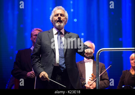 Podebrady, République tchèque. Août 26, 2017. Nicola Piovani, musicien, chef d'orchestre et compositeur, effectuée pendant le 1er International de la musique de film et multimédia Festival 'Soundtrack' Podebrady Podebrady, en République tchèque, le 26 août 2017. Photo : CTK Josef Vostarek/Photo/Alamy Live News Banque D'Images