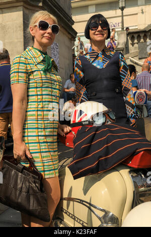 Brighton, UK. Août 27, 2017. Week-end férié d'août 2017. Assister aux Mods rassemblement annuel à l''Mods Weekender' au front de mer de Brighton au cours de l'août week-end férié, Brighton, Royaume-Uni. Août 26, 2017.Crédit : Haydn Denman/Alamy Live News Banque D'Images