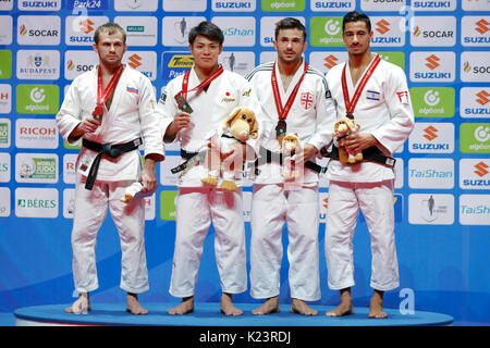 Budapest, Hongrie. Août 29, 2017. (L-R) Mikhail Puliaev (RUS), Abe rucher Hifumi Société anonyme (JPN), Vazha Margvelashvili (GEO), Tal Flicker (ISR) Judo : SUZUKI Championnat du monde de judo 2017 Budapest de procéder à des hommes kg remise de médaille au Sport Arena Budapest à Budapest, Hongrie . Credit : Yusuke Nakanishi/AFLO SPORT/Alamy Live News Banque D'Images