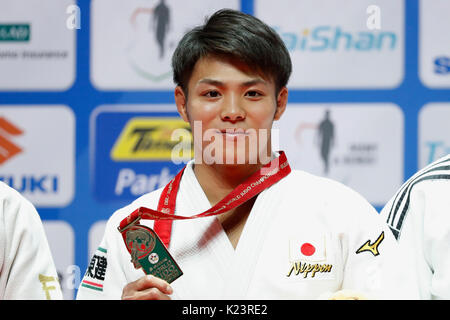 Budapest, Hongrie. Août 29, 2017. Abe rucher Hifumi Société anonyme (JPN) Judo : SUZUKI Championnat du monde de judo 2017 Budapest de procéder à des hommes kg remise de médaille au Sport Arena Budapest à Budapest, Hongrie . Credit : Yusuke Nakanishi/AFLO SPORT/Alamy Live News Banque D'Images