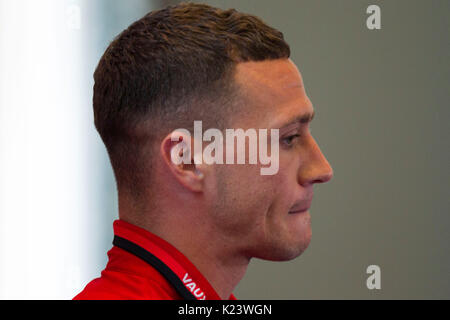 Hensol, Pays de Galles, Royaume-Uni. Août 30, 2017. James Chester de galles fait face à la presse en amont de la Coupe du Monde 2018 match de qualification contre l'Autriche. Photo par : Mark Hawkins/Alamy Live News Banque D'Images