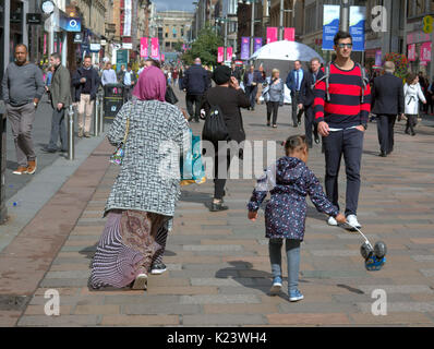 Glasgow, Ecosse, Royaume-Uni. 30Th aug 2017. uk météo. de pleuvoir et ensoleillée dans les rues de la ville, souvent à la même que ses dents été médiocre temps persiste. crédit : Gérard ferry/Alamy live news Banque D'Images