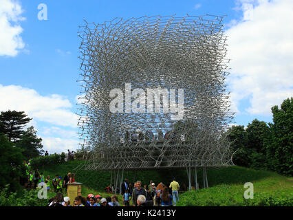 La ruche d'art sculpture à Royal Botanic Gardens, Kew, Londres, Angleterre, Royaume-Uni conçu par Wolfgang Buttress Banque D'Images