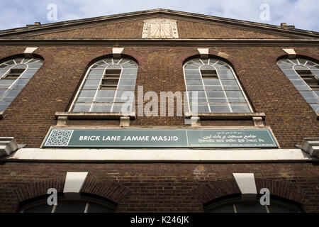 LONDRES, Royaume-Uni - 11 OCTOBRE 2015 : la mosquée Jamme Masjid à la jonction de Fournier Street et Brick Lane Banque D'Images