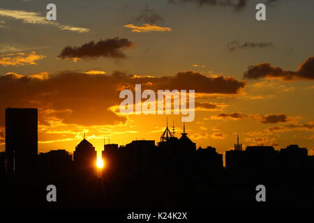 Fuzh Fuzh, Chine. Août 28, 2017. Magnifique coucher de soleil peut être vu après le typhon à Fuzhou, Chine du sud-est de la province de Fujian, Août 27th, 2017. Crédit : SIPA Asie/ZUMA/Alamy Fil Live News Banque D'Images