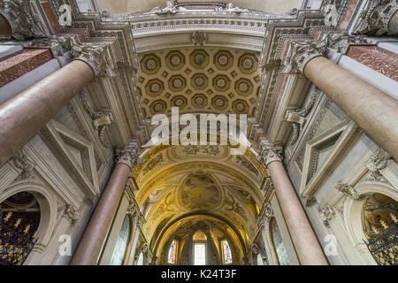 Beau détail de plafond et des colonnes de marbre de la basilique de Saint Marie des anges et des martyrs de Rome. juin. 2017 Rome Italie.. Banque D'Images