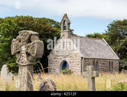 Le cimetière de l'église paroissiale de St Uny Lelant dans l'ouest, Cornwall, UK Banque D'Images