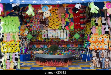 Un jeu plein de stand carnaval des animaux en peluche à la Minnesota State Fair. Banque D'Images