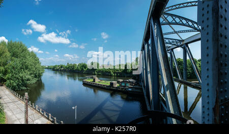 Barton pont-aqueduc en prenant le Canal de Bridgewater au Manchester Ship Canal Banque D'Images