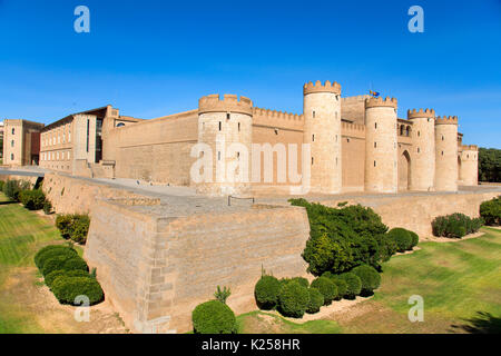 Une vue de la Aljaferia Palace à Saragosse, en Espagne, une place forte de la civilisation islamique médiévale palais construit pendant les 11 siècle Banque D'Images