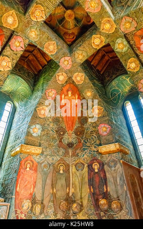 Mouvement Arts & Crafts peintures de style dans l'intérieur de la chapelle du cimetière de Watts, Compton, un village près de Guildford, Surrey, au sud-est de l'Angleterre, Royaume-Uni Banque D'Images