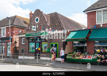 Petite branche locale de la Lloyds Bank à New Romney, Kent Street. Banque D'Images