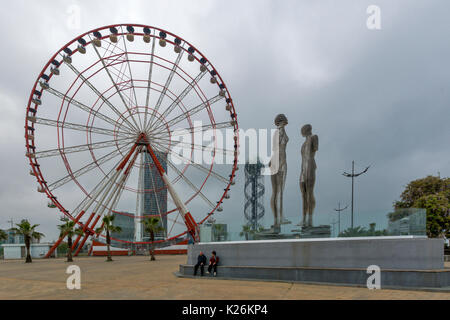 Déménagement Statuettes Métal d'Ali et Nino par Tamara Kvesitadze à Batumi, Géorgie Banque D'Images