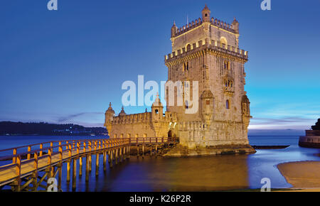 La Tour de Belém la nuit Médiévale Banque D'Images