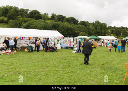 Les stalles et les spectateurs dans la vallée 12 annuel des essais et de l'élevage de moutons chien show à Glyn 12 North Wales Banque D'Images