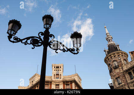 Streetlight dans Plaza Canalejas, près de Plaza Mayor Madrid Banque D'Images