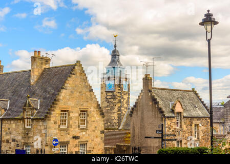 STRILING - Royaume-Uni - 9 août 2017 - Vue sur la vieille ville de Stirling en Écosse avec la tour de l'horloge Banque D'Images