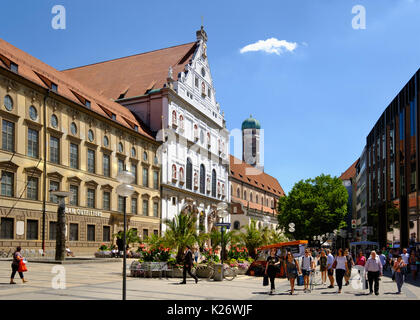 Michaelskirche et clocher de l'église de la cathédrale, la zone piétonne, Neuhauser Straße, vieille ville, Munich, Haute-Bavière, Bavière Banque D'Images