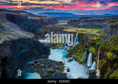 Canyon avec de multiples chutes d'eau dans la région du sud de l'Islande Banque D'Images